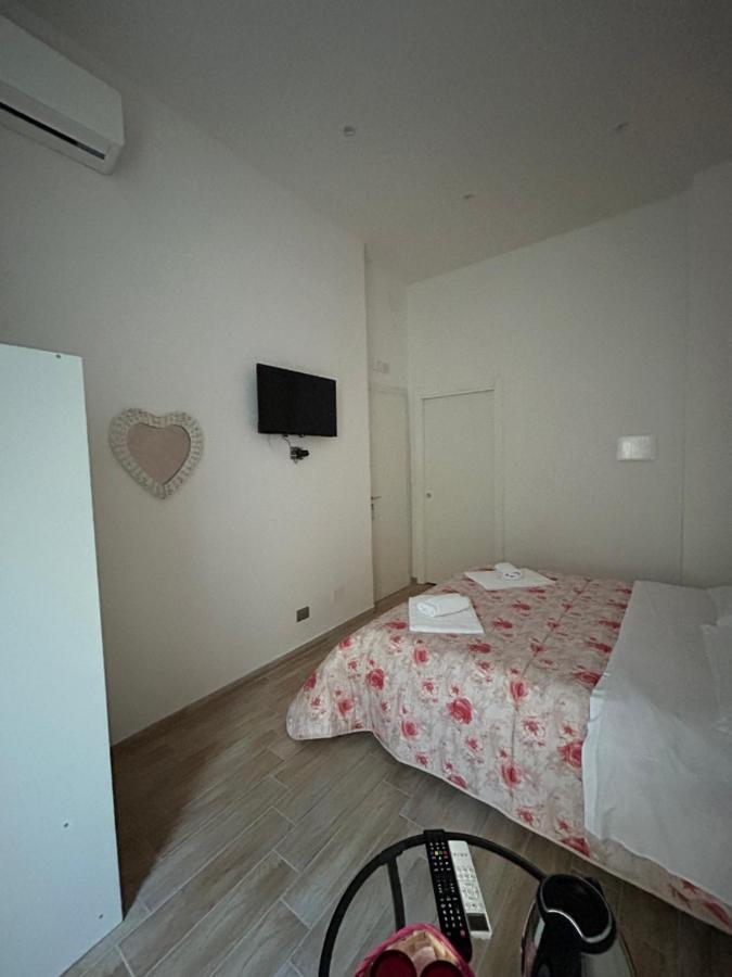 Savastano House Duomo Hotel เนเปิลส์ ภายนอก รูปภาพ